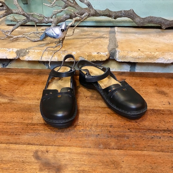 naot closed toe sandals
